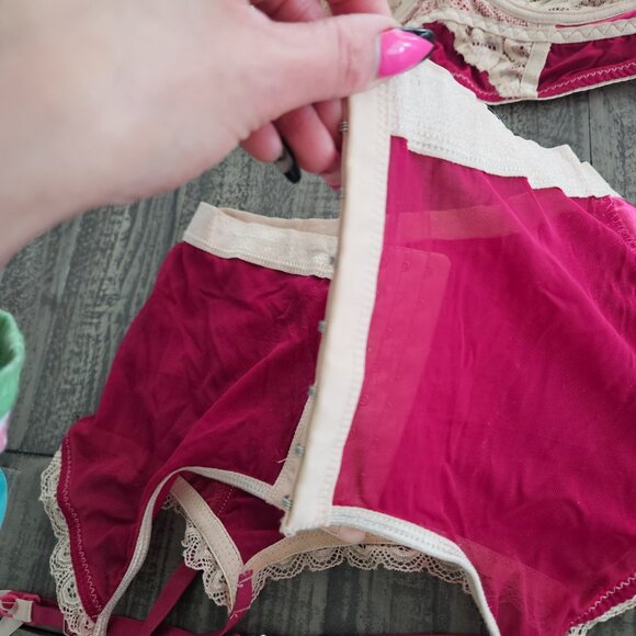 Mixed Lace Velvet Satin Lingerie - Picture 5 of 6